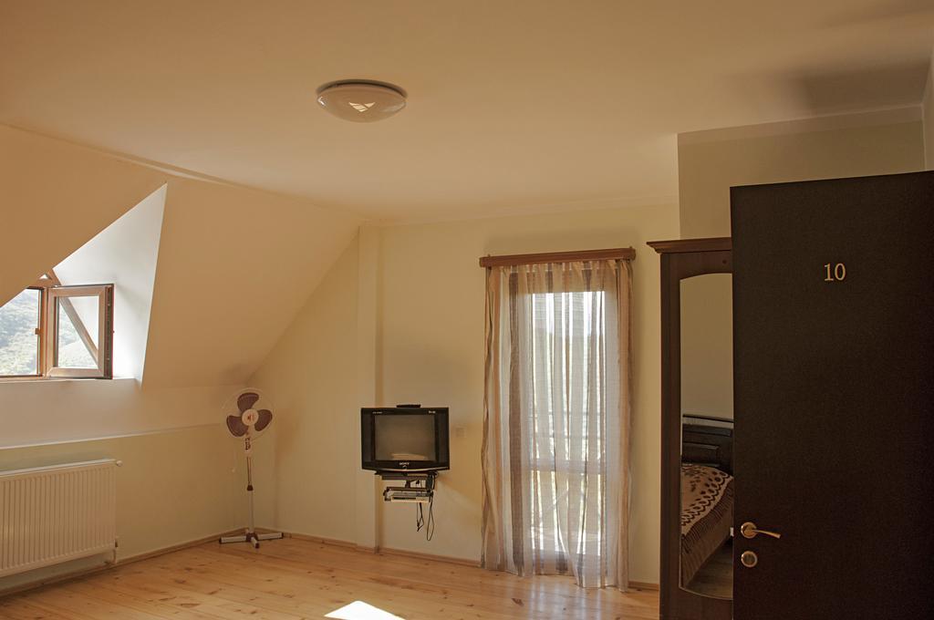 Galavnis Kari Hotel Sighnaghi Bagian luar foto